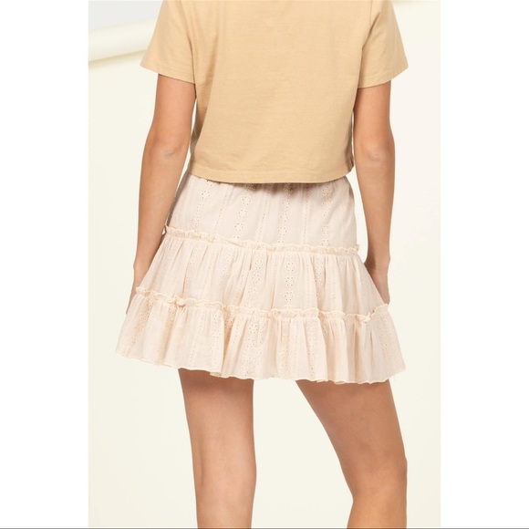 NWOT Tiered Eyelet Mini Skirt - Picture 3 of 4